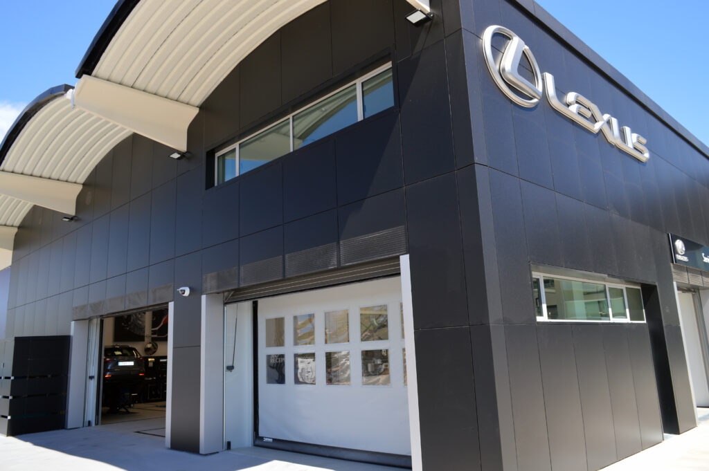 fachada lateral Lexus Madrid Majadahonda