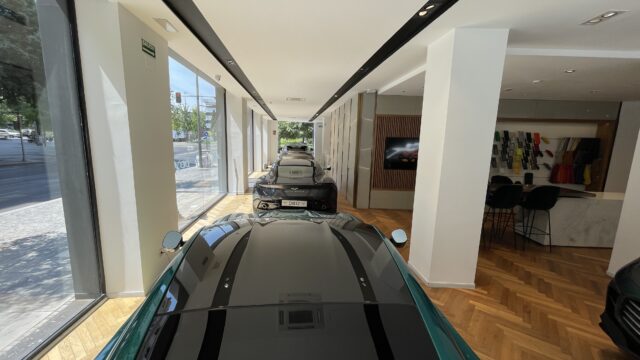 Aston Martin 3